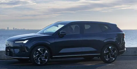 8月预售全新SUV/搭1.5T插混动力，沃尔沃XC70牛仔蓝官图